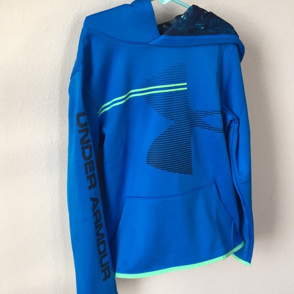 Under Armour Tops - Youth Under Armour Hoodie